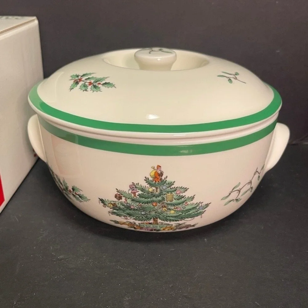 Vintage 1997 Spode Christmas Tree 2 Pint Covered Casserole Made in England Boxed